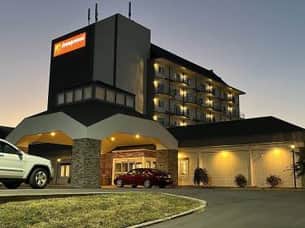 Orangewood Inn and Suites MCI - Image 1 of 4