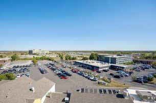 Orangewood Inn and Suites MCI - Image 3 of 4