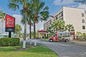 Parking atMSY Red Roof Inn & Suites near