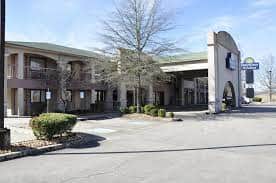 Motel 6 Little Rock Airport Hotel - Image 1 of 2