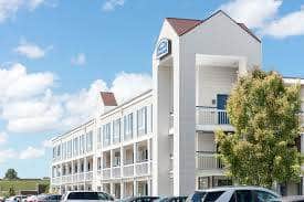 Howard Johnson Cleveland Airport Hotel - Image 1 of 2