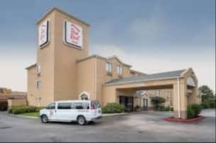 Parking atRed Roof Inn Airport Hotel near