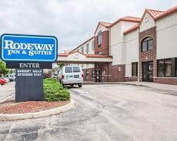 Parking atRodeway Inn & Suites MKE near Milwaukee Airport Parking (MKE)