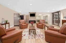 Howard Johnson Cleveland Airport Hotel - Image 2 of 2