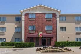 Super 8 Grapevine DFW - Image 1 of 2