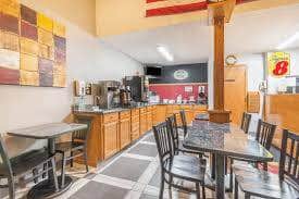 Super 8 by Wyndham Park and Rideshare - Image 2 of 3
